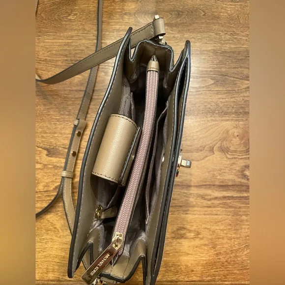 Michael Kors Rivington Messenger - Picture 7 of 7